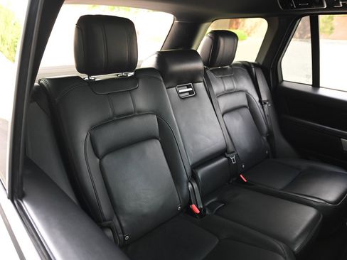 Used 2020 Land Rover Range Rover HSE image 13