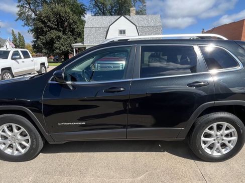 Used 2015 Jeep Cherokee Latitude w/ Cold Weather Group image 12
