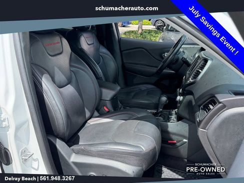 Used 2019 Jeep Cherokee Trailhawk AWD/4WD image 19