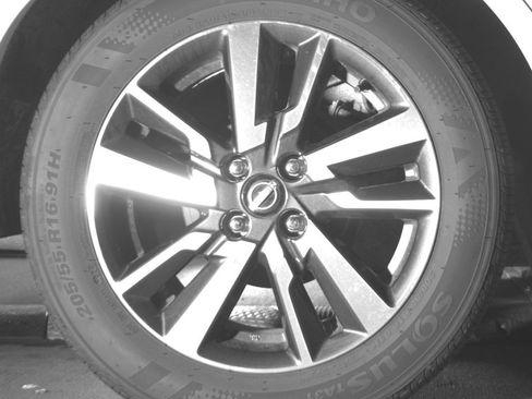 Used 2025 Nissan Versa SV image 15