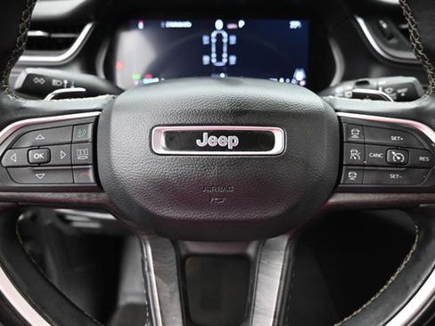Used 2022 Jeep Grand Cherokee Limited AWD/4WD image 11