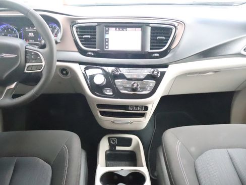 Used 2023 Chrysler Voyager LX FWD image 25