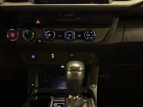 Used 2017 Toyota Tacoma TRD Sport image 23