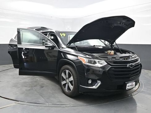 Used 2019 Chevrolet Traverse LT w/ LT Premium Package AWD/4WD image 47