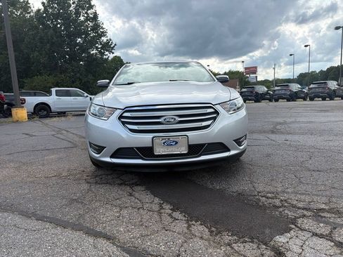 Used 2019 Ford Taurus Limited FWD image 9