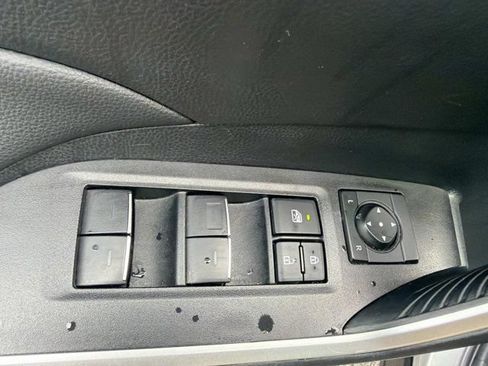 Used 2025 Toyota RAV4 XLE AWD/4WD image 8