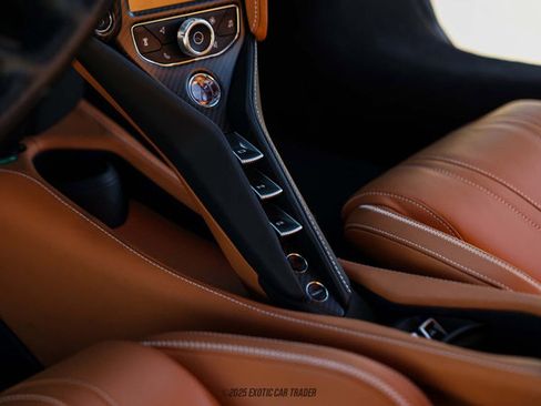 Used 2022 McLaren 720S Spider image 37