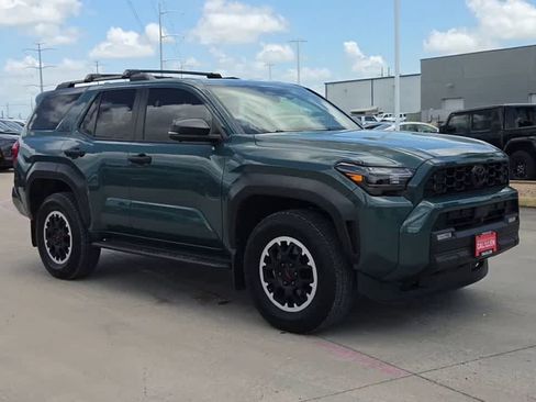 Used 2025 Toyota 4Runner TRD Off-Road Premium AWD/4WD image 2