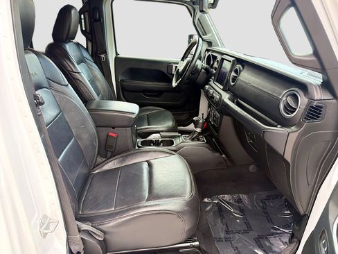 Used 2019 Jeep Wrangler Unlimited Sahara AWD/4WD image 32