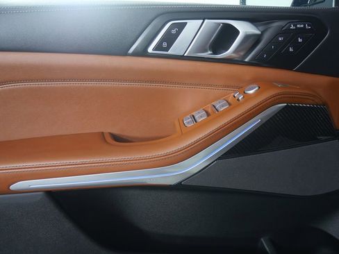 Certified 2025 BMW X7 M60i image 9