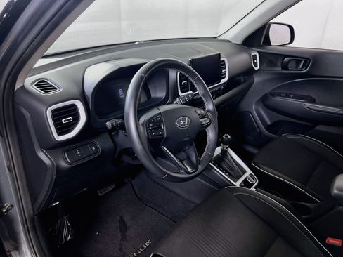 Used 2023 Hyundai Venue Limited FWD image 9