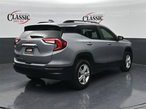 Used 2024 GMC Terrain SLE w/ Driver Convenience Package image 7