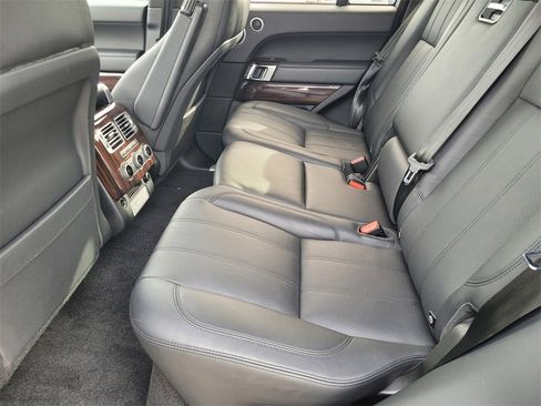 Used 2017 Land Rover Range Rover HSE image 10