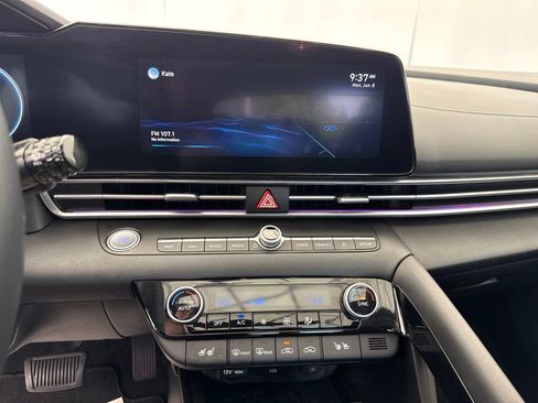 Used 2022 Hyundai Elantra Limited FWD image 23