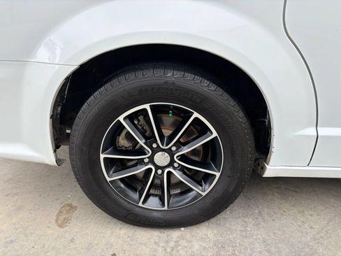 Used 2019 Dodge Grand Caravan GT FWD image 40