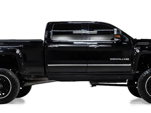 Used 2016 GMC Sierra 2500 Denali w/ Duramax Plus Package AWD/4WD image 5