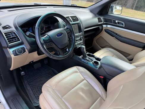 Used 2016 Ford Explorer XLT w/ Equipment Group 202A image 11