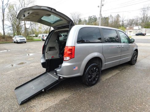 Used 2017 Dodge Grand Caravan SE w/ Power Window Group FWD image 1