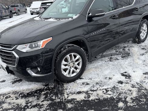 Used 2020 Chevrolet Traverse LT image 2