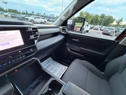 Used 2022 Toyota Tundra SR5 w/ SR5 Convenience Package AWD/4WD image 24