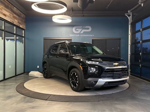 Used 2021 Chevrolet TrailBlazer LT w/ Convenience Package FWD image 1
