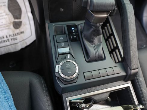 Certified 2025 Toyota Tacoma SR5 w/ SR5 Upgrade Package image 29