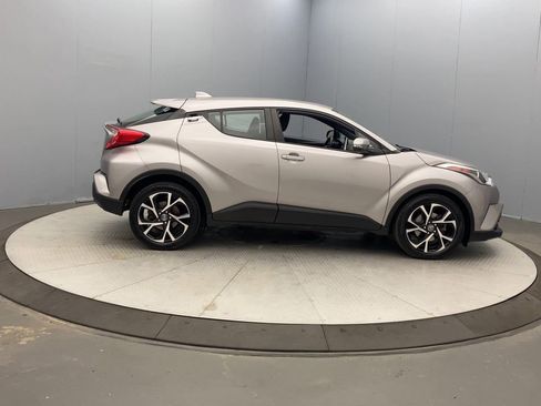 Used 2019 Toyota C-HR XLE FWD image 6
