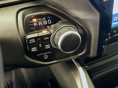 Used 2023 RAM 1500 Big Horn AWD/4WD image 25