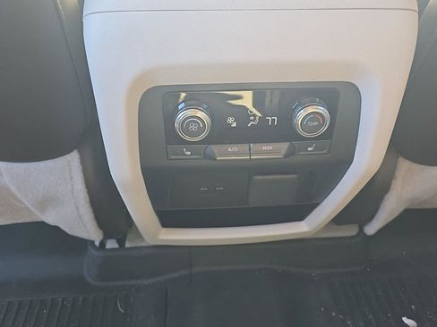 Used 2024 GMC Acadia Denali image 37