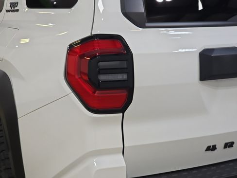 Used 2025 Toyota 4Runner TRD Off-Road Premium AWD/4WD image 31