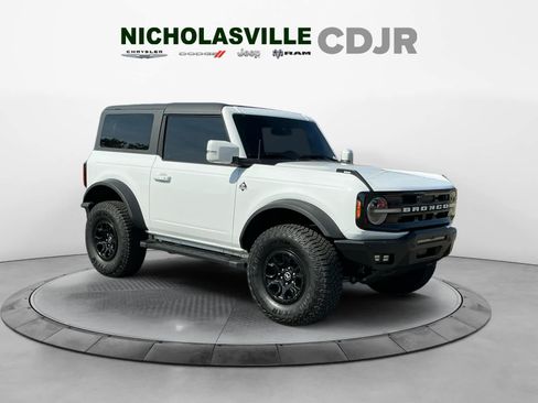 Used 2023 Ford Bronco Outer Banks w/ Sasquatch Package AWD/4WD image 7