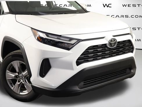 Used 2025 Toyota RAV4 XLE FWD image 47
