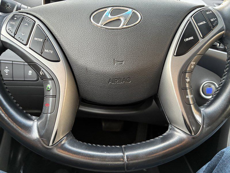 Used 2014 Hyundai Elantra Limited w/ Option Group 03 FWD image 9