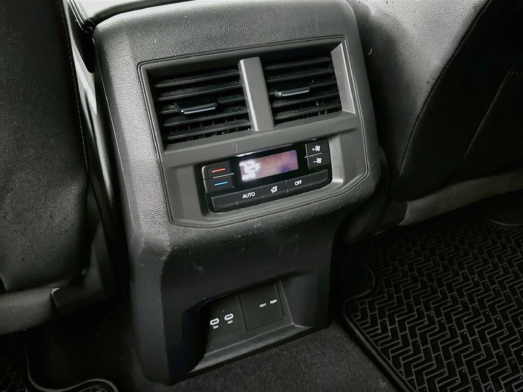 Used 2022 Volkswagen Atlas SE w/ Panoramic Sunroof Package FWD image 5