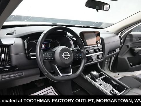 Used 2025 Nissan Pathfinder SV AWD/4WD image 15