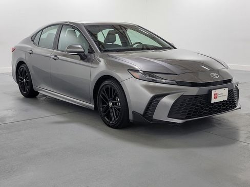 Certified 2025 Toyota Camry SE image 2