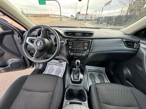 Used 2017 Nissan Rogue SV image 13