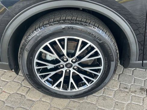 Certified 2024 Ford Escape SE w/ PHEV Premium Package image 19