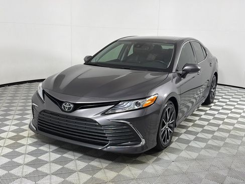 Used 2023 Toyota Camry XLE w/ Navigation Package FWD image 10
