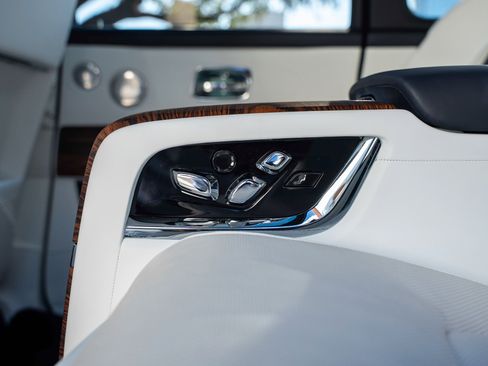 Certified 2022 Rolls-Royce Cullinan image 42