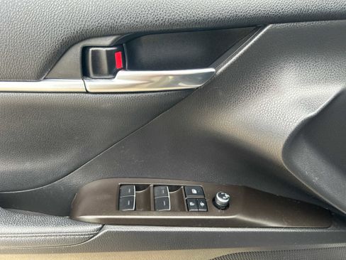 Used 2022 Toyota Camry XSE image 11