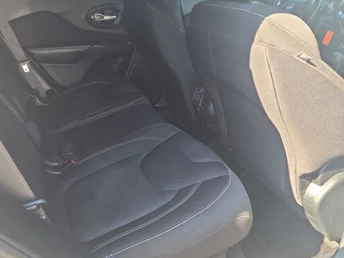 Used 2015 Jeep Cherokee Latitude AWD/4WD image 11