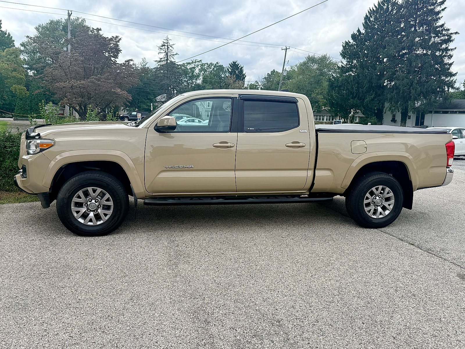 Used 2016 Toyota Tacoma SR5 w/ SR5 Appearance Package (SN) AWD/4WD image 9