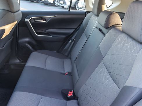 Used 2020 Toyota RAV4 XLE image 17