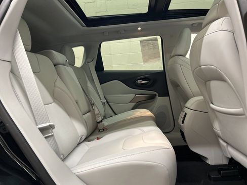 Used 2022 Jeep Cherokee Latitude Lux w/ Sun & Sound Group image 9