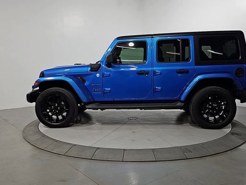Used 2021 Jeep Wrangler Unlimited Sahara AWD/4WD image 2