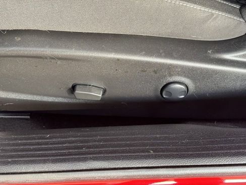 Used 2023 Dodge Challenger SXT image 9