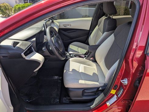 Used 2020 Toyota Corolla LE FWD image 11