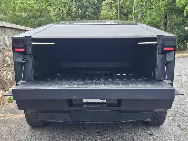 Used 2024 Tesla Cybertruck AWD Crew Cab image 83