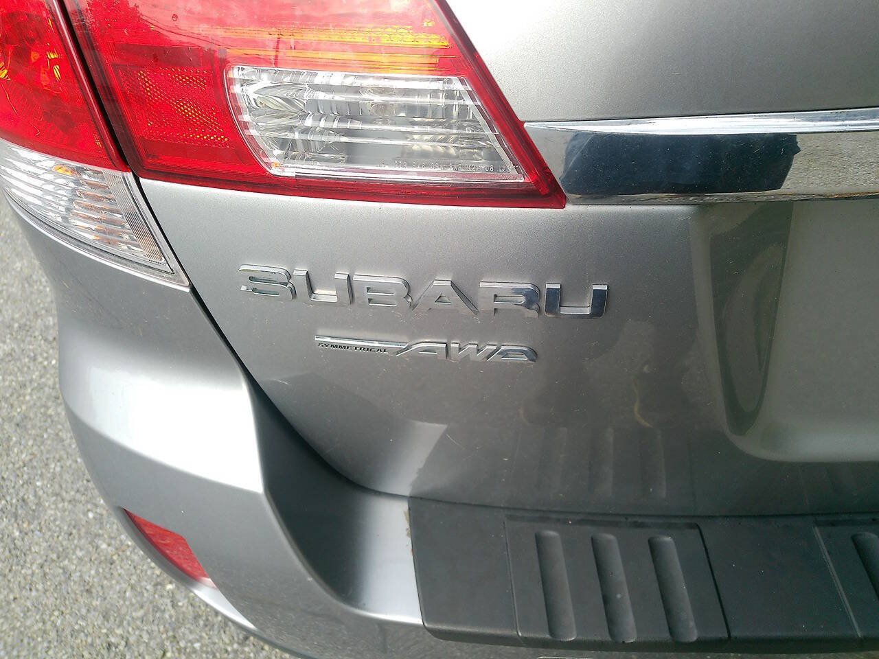 Used 2011 Subaru Outback 3.6R Limited w/ PWR Moonroof Pkg AWD/4WD image 11